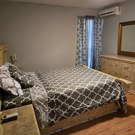 Cozy Condo1